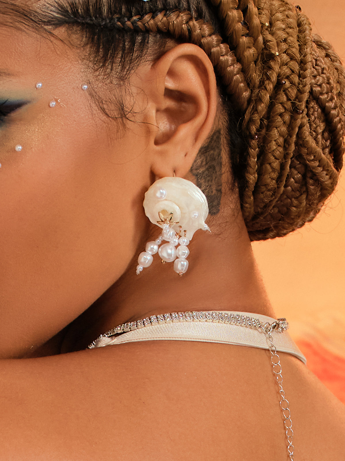 Ajaz Seashell Pearl Earrings