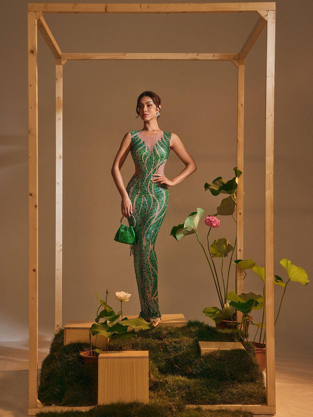 Anabia Round Neck Printed Rhinestone Maxi Dress