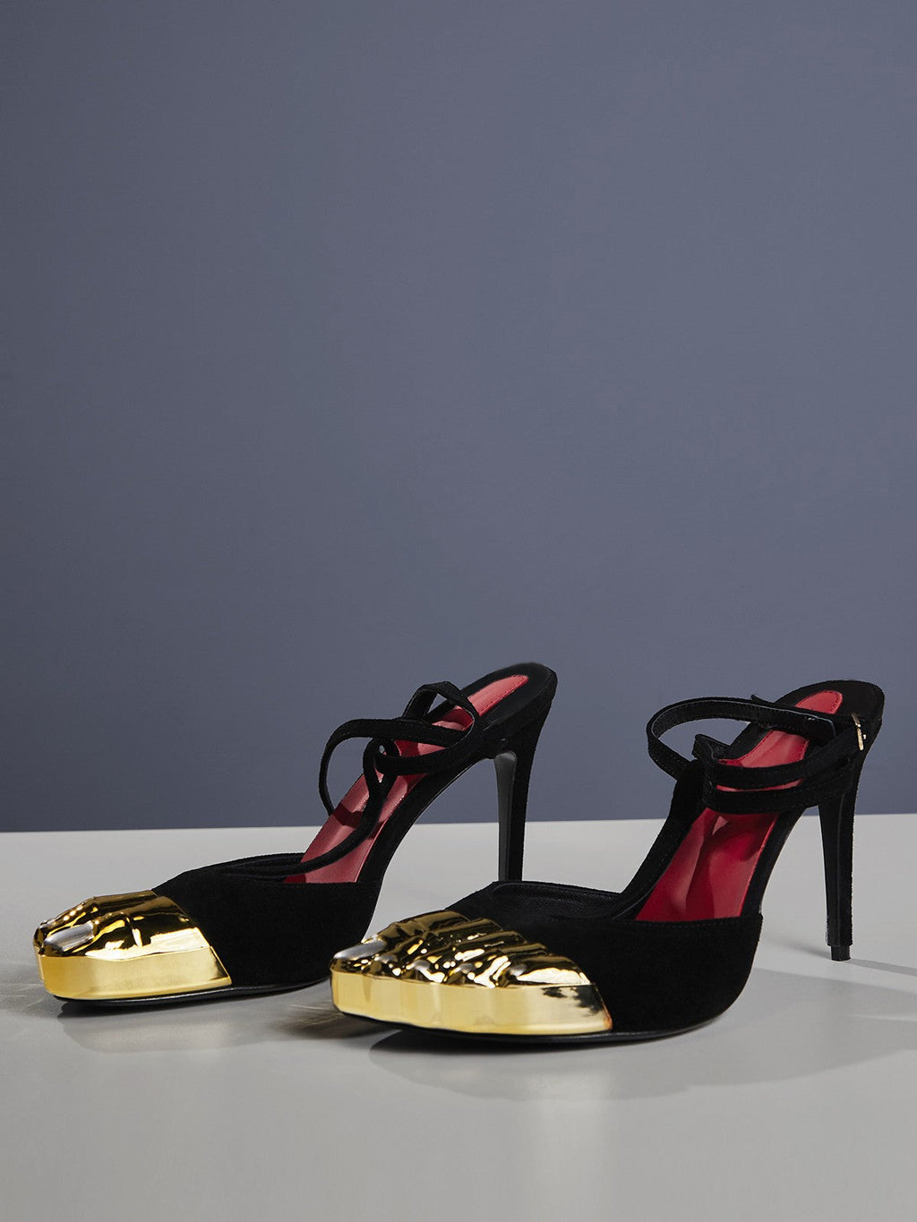 Balto Metallic Toe Heels